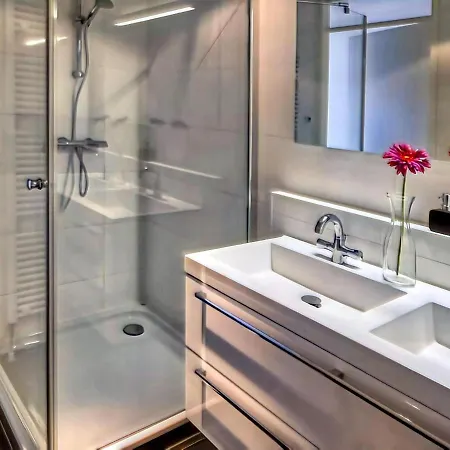 Apartman Modern In With Balcony